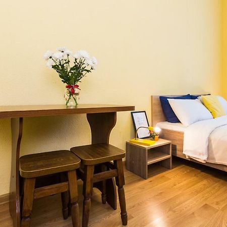 Modern 2Br Apartment In Central Lviv Exterior foto